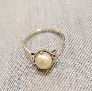 Vintage Elegant 10k White Gold Pearl Ring